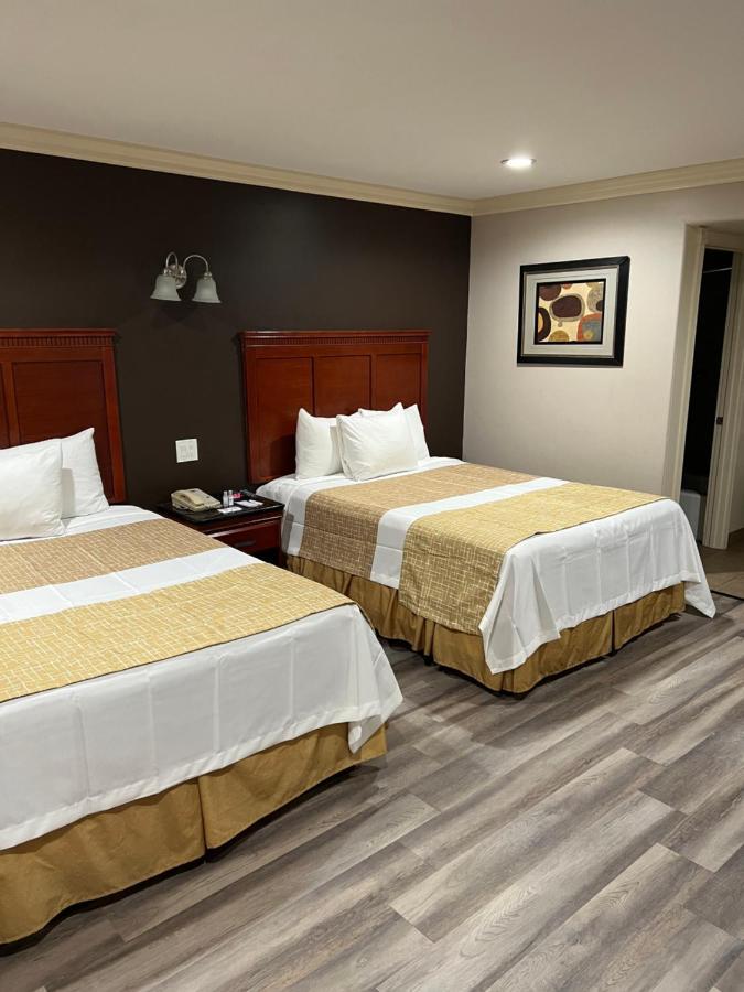 Travelodge By Wyndham Brea Buitenkant foto