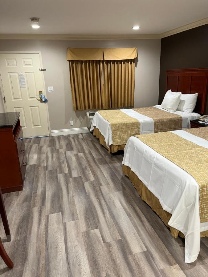 Travelodge By Wyndham Brea Buitenkant foto
