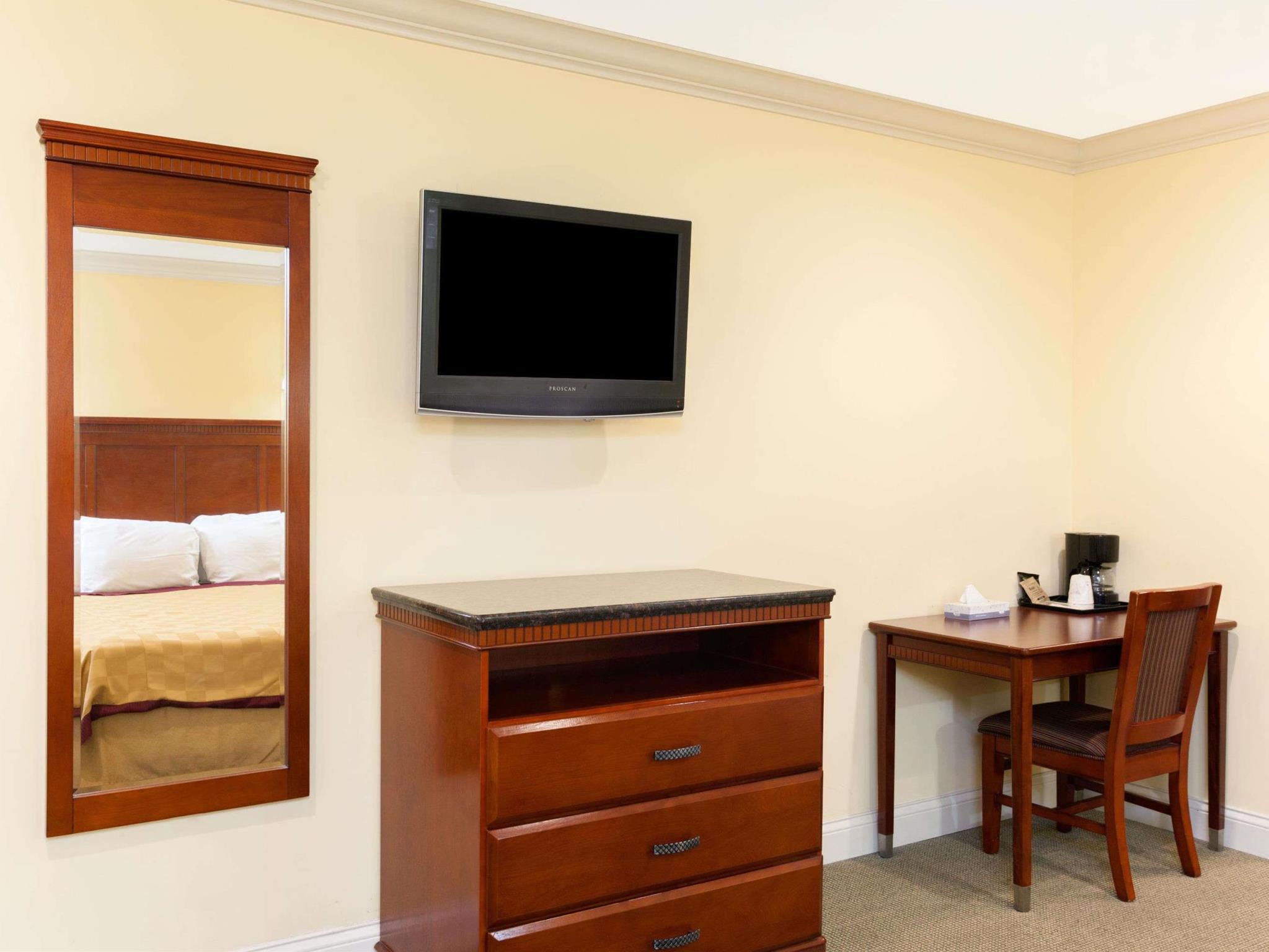 Travelodge By Wyndham Brea Buitenkant foto