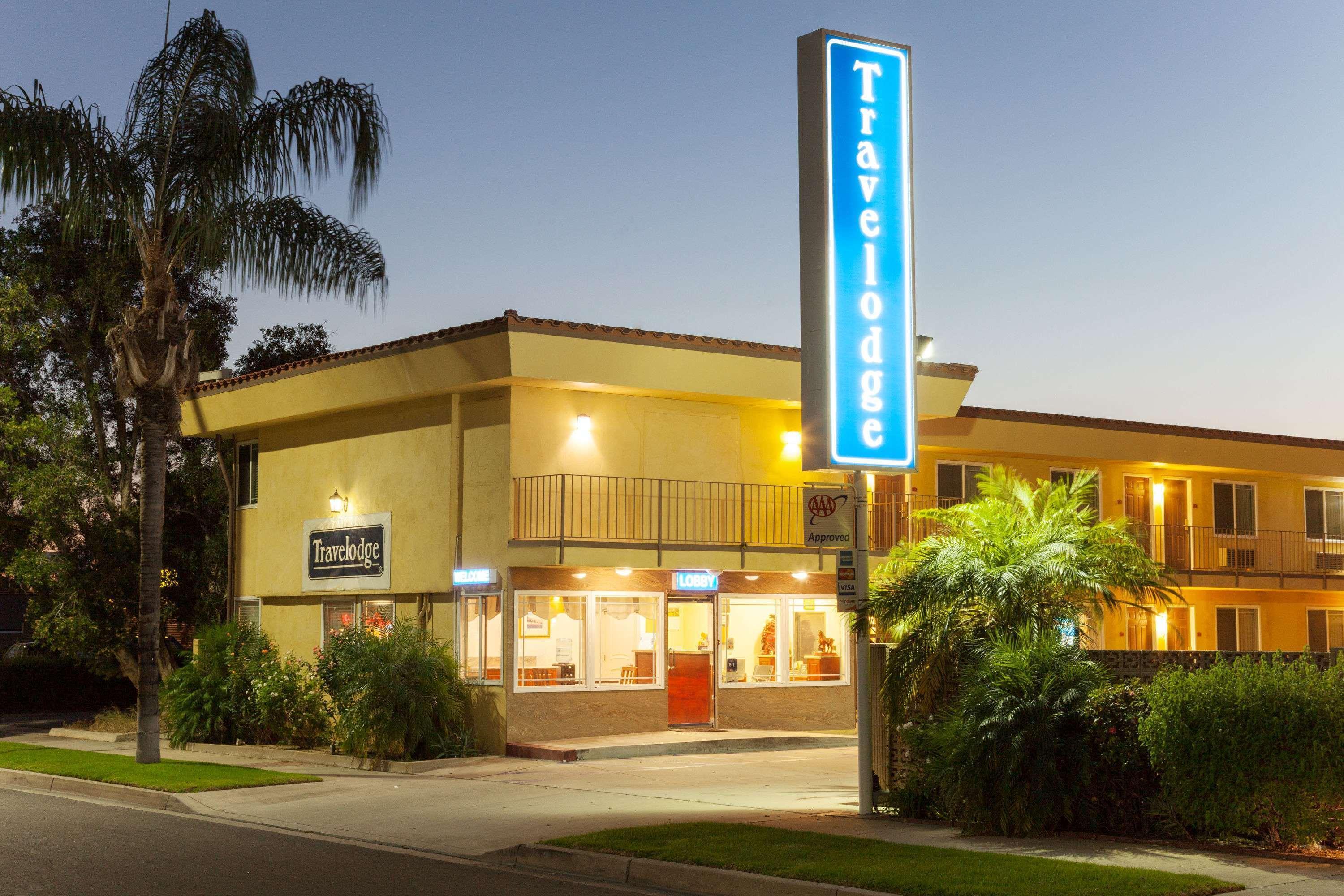 Travelodge By Wyndham Brea Buitenkant foto