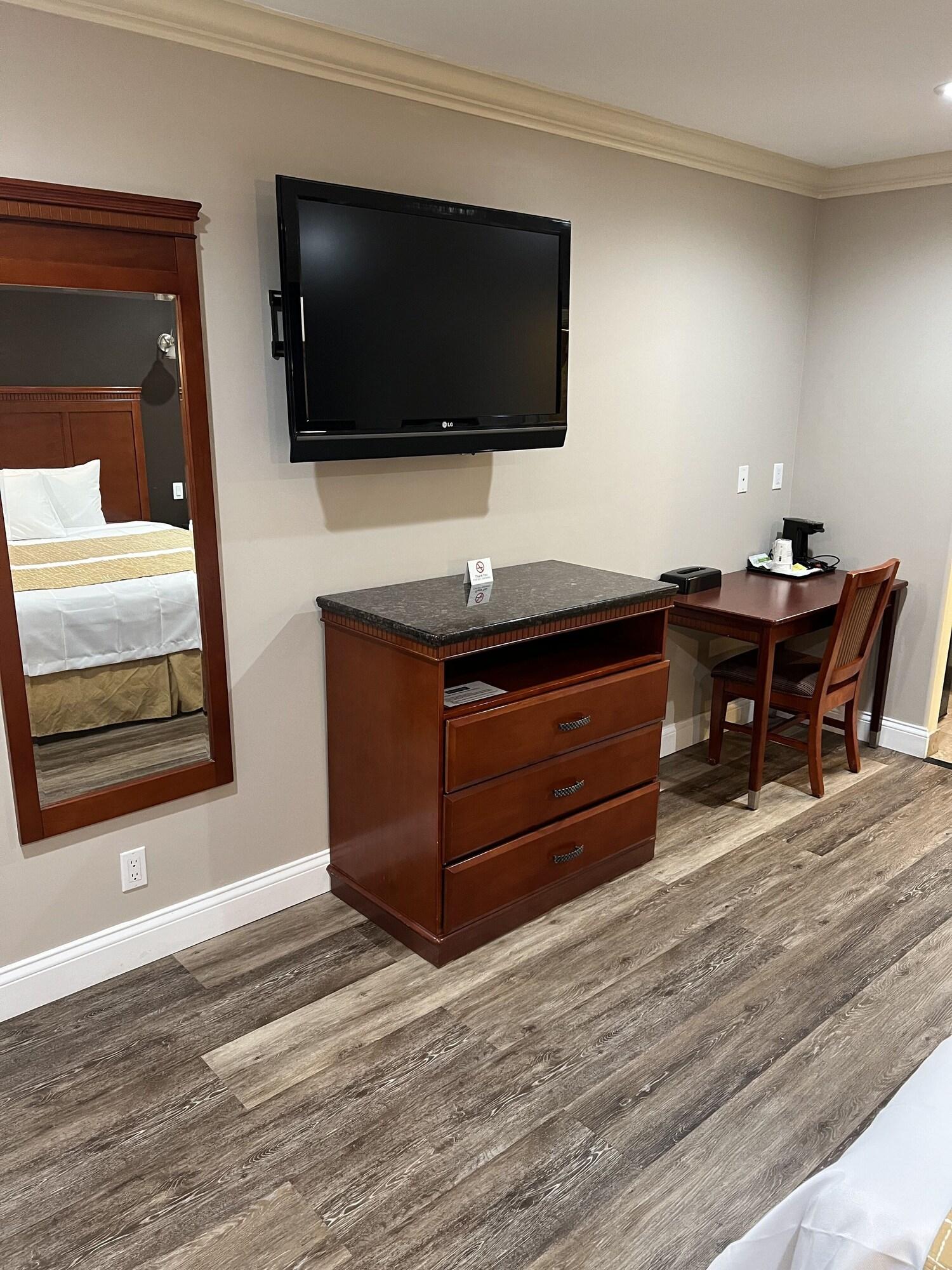 Travelodge By Wyndham Brea Buitenkant foto